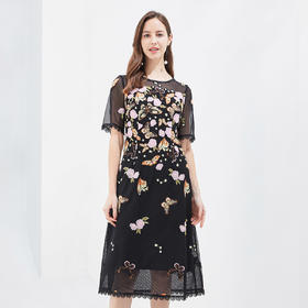 PG86E斯尔丽瑟俪2021年春夏上新优雅小圆领蝴蝶花定位绣修身蕾丝连衣裙