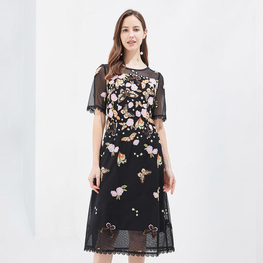 PG86E斯尔丽瑟俪2021年春夏上新优雅小圆领蝴蝶花定位绣修身蕾丝连衣裙 商品图0