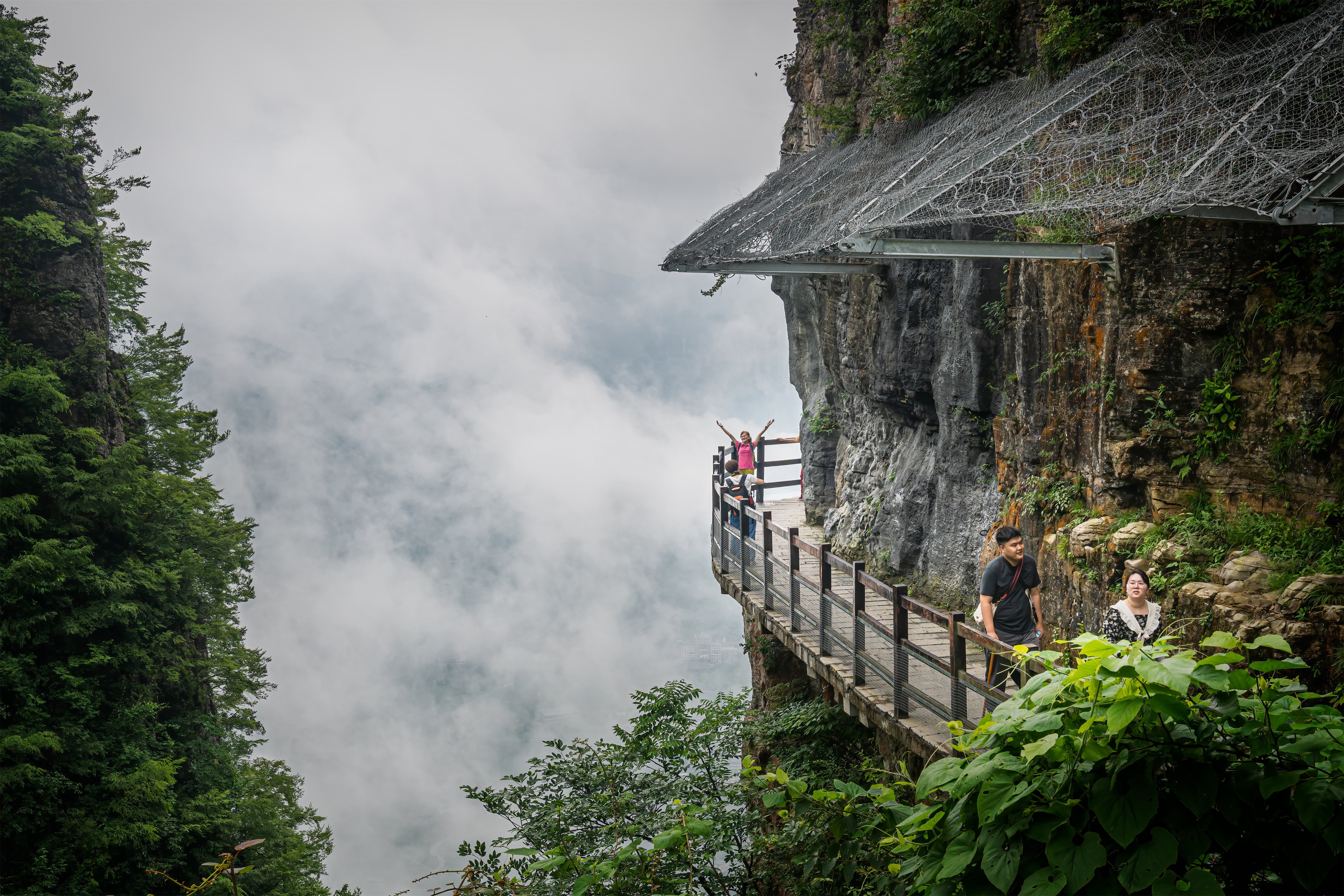 6月23日已成团湖北恩施中国仙本那屏山恩施大峡谷梭布垭石林狮子关