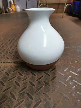 缩口瓶白色花瓶