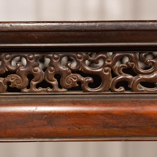 清中期 红木独板高束腰透雕螭龙纹条桌 商品图3