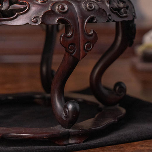 清 红木镶瘿木面云纹三弯腿五足带托泥花口器座 商品图3