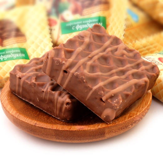 【中欧班列精选】WWJ 俄罗斯进口爱莲巧大头娃娃巧克力榛仁碎威化糖果 250g 商品图3