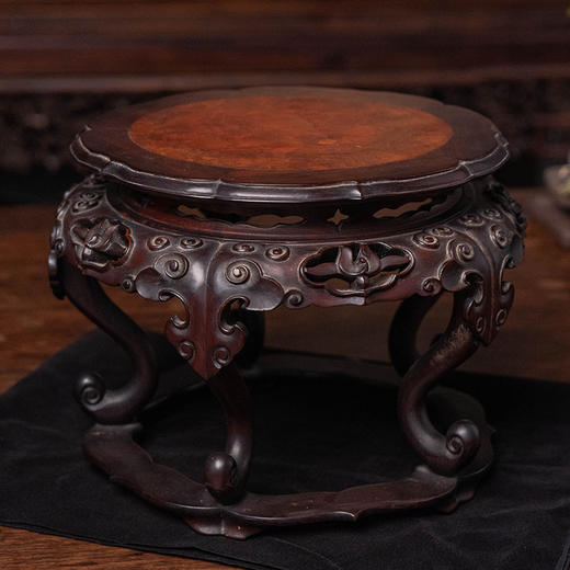 清 红木镶瘿木面云纹三弯腿五足带托泥花口器座 商品图4