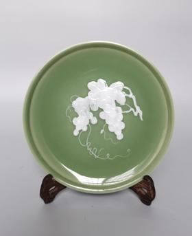 绿釉堆白葡萄盘