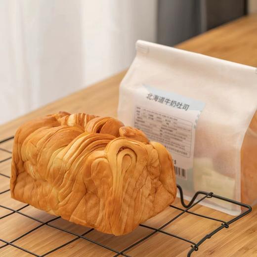 热卖 ！10天短保【北海道牛奶吐司】顺丰包邮！接单现做，牛奶和面，330g一只，不加一滴水的北海道吐司，奶香浓郁，如棉花般绵软拉丝！纯手工，10天保质期，销售已超1000万件的国民吐司！ 商品图0