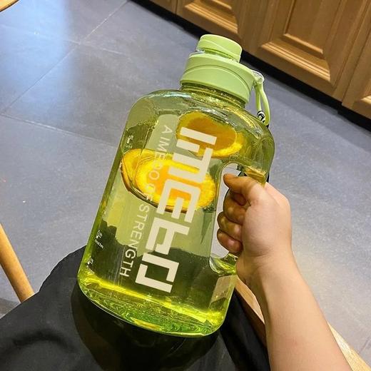 【抖音明星同款 大容量水杯】明星同款大号水桶杯超大容量防摔健身水壶男女户外便携运动吨吨桶 商品图0