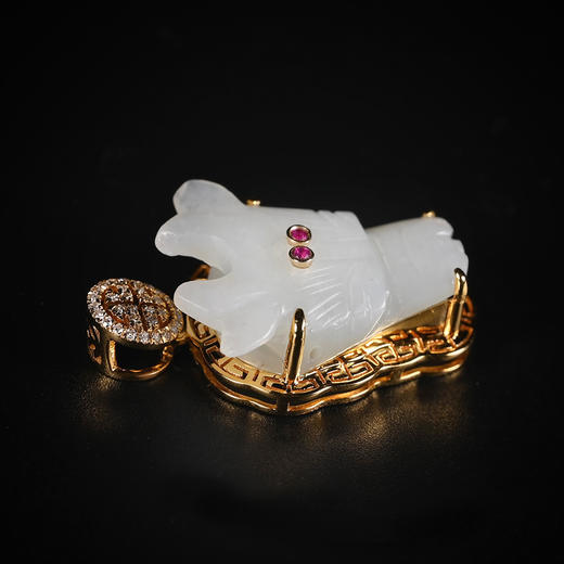 清代和田白玉“牛气冲天”项坠 商品图2