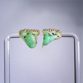 清代翡翠瓜果不对称耳钉