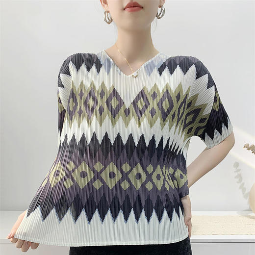 ZDFS-S-500新款时尚气质休闲V领短袖褶皱印花T恤 商品图6