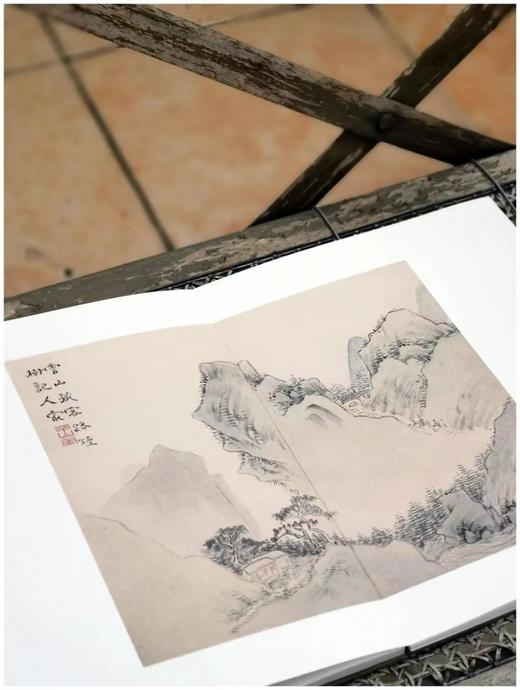 《荣宝斋藏册页选》，全8册，大16开，册页，八大山人、齐白石、赵之谦等绘，荣宝斋出版社2009年，定价880，售价328元。品相9成左右。函套或有破损。

全书收录荣宝斋珍藏的丁元公、陆㬙、八大山人、 商品图3