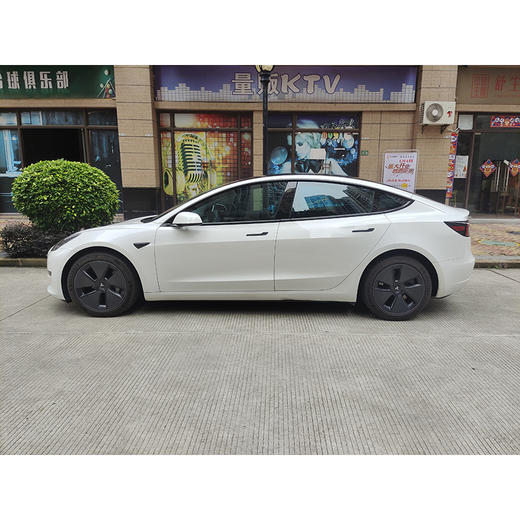 特斯拉 Model 3 标准续航后驱升级版 【长租-深圳】 商品图3