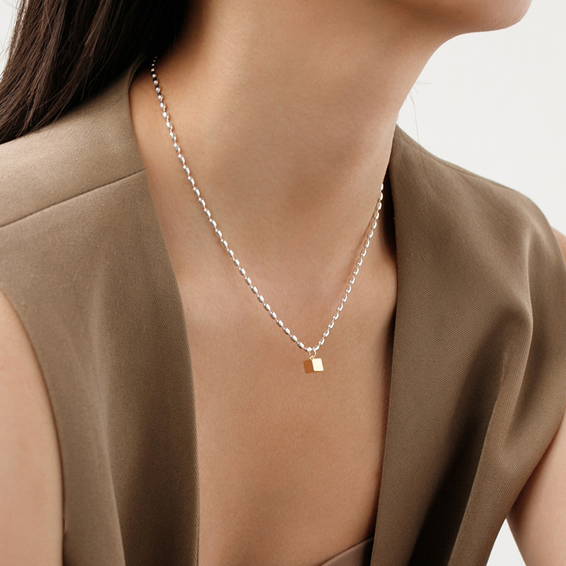 Oflye潮流饰品 18K镀金项链女高质感轻奢方形吊坠劲链气质锁骨链小众脖子配饰夏