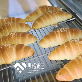 盐牛角（约9:00出炉）全球顶级油脂制作