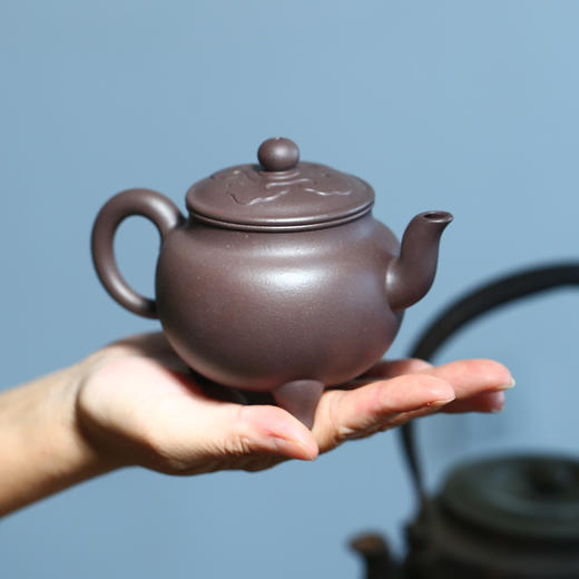 大彬如意│4号井深井黑紫泥制既有事事如意之意又有以三足撑体的鼎立