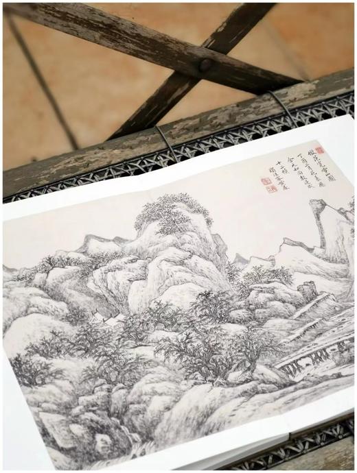 《荣宝斋藏册页选》，全8册，大16开，册页，八大山人、齐白石、赵之谦等绘，荣宝斋出版社2009年，定价880，售价328元。品相9成左右。函套或有破损。

全书收录荣宝斋珍藏的丁元公、陆㬙、八大山人、 商品图2