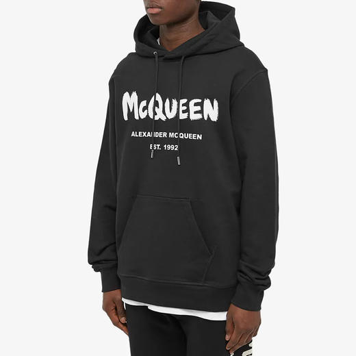ALEXANDER MCQUEEN 亚历山大麦昆 男士棉质 McQueen 涂鸦印花连帽卫衣 黑色 688715 QTZ81 0901 商品图1