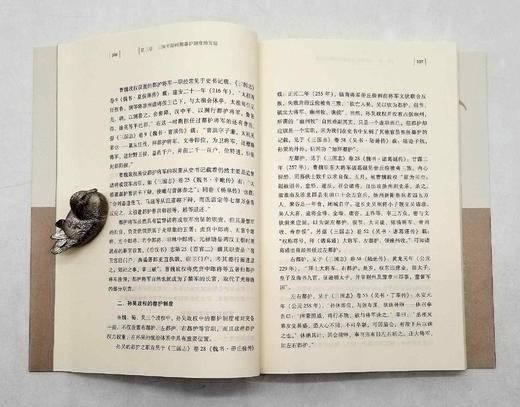 中国边疆研究文库五种，具体目录见图，李大龙等著，黑龙江教育出版社2012年版，五册总定价：262元，售价88元。非偏远地区包邮。

《都护制度研究》：都护是中国古代王朝设置的众多官职中的一类，时间上起 商品图8