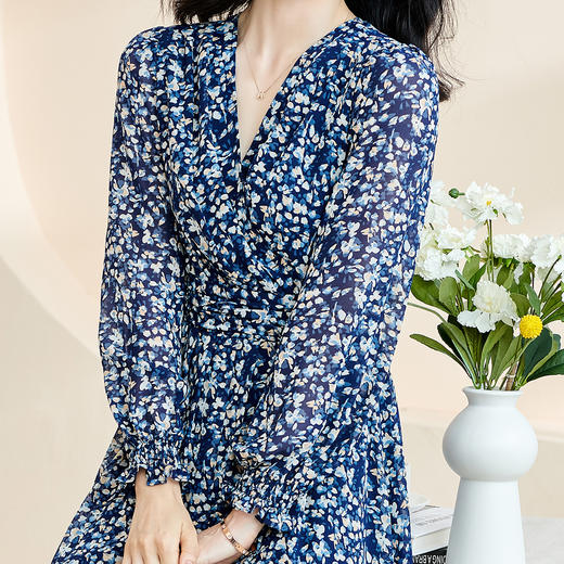 剩S 米思阳新款优雅气质碎花连衣裙压褶收腰垂感大摆裙2446 商品图4