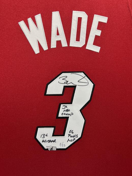 收藏系列 韦德 热火队3号红色 5/33 亲笔签名球衣 B281149 商品图1