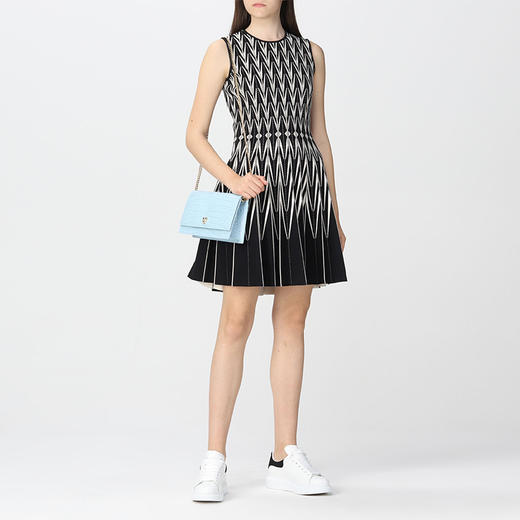 ALEXANDER MCQUEEN 亚历山大麦昆 女士中号鳄鱼纹骷髅斜挎单肩包 浅蓝色 630266 1HB0G 4506 商品图3