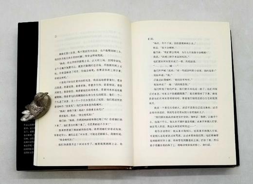 苏童、余华作品两种：《夜间故事》（上下）《四月三日事件》，精装，苏童、余华著，人民文学出版社2018年版，三册总定价237元，售价70元，非偏远地区包邮。品相9成左右。 商品图7