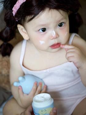 论1岁幼崽有多喜欢她的玩具面霜