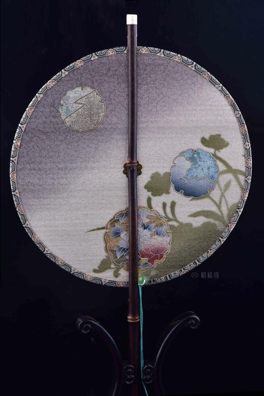 【月朦胧】花卉正绢团扇1-ZX2207055（不含扇架） 商品图3