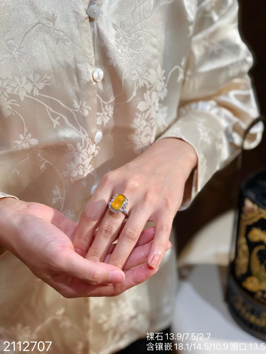 2112707，黄翡无事牌戒指，22999 商品图4