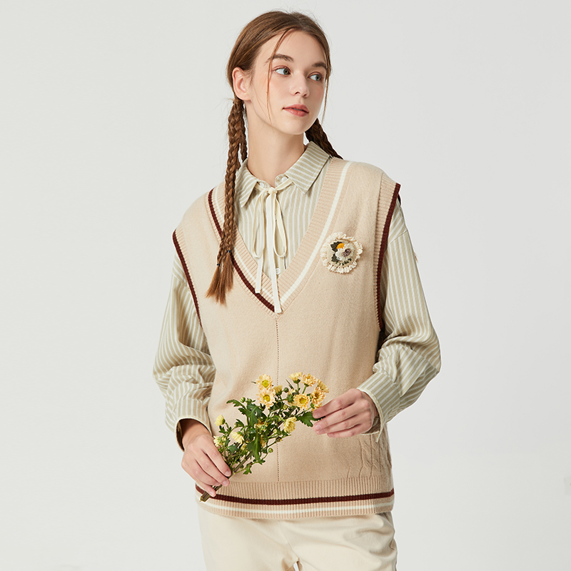 Famecoco范可儿学院风羊毛马甲女早秋休闲针织背心小坎肩F205CA009