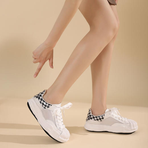 西村名物2022年夏季新款棋盘格贝壳头透气网纱小白鞋10321 商品图1