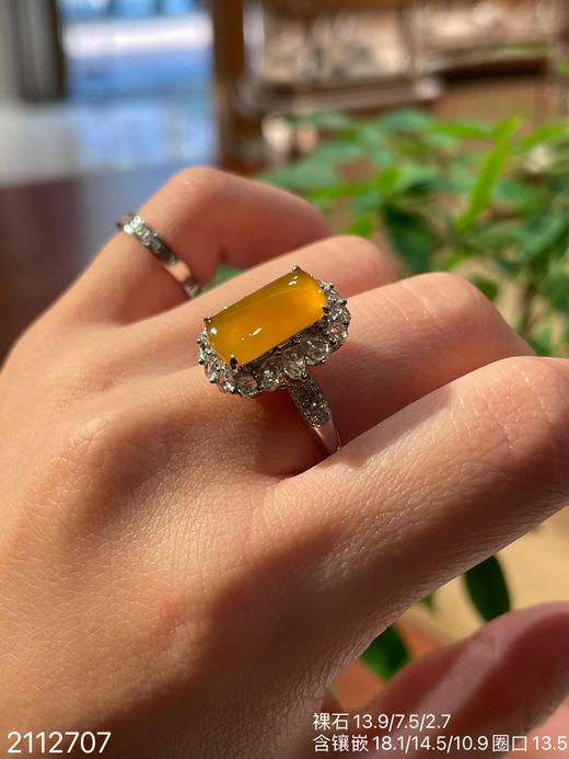 2112707，黄翡无事牌戒指，22999 商品图1