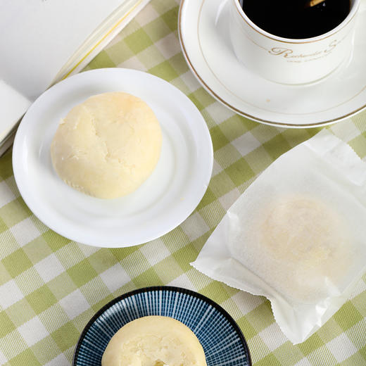 云南酥皮鲜花饼 饼皮酥香可口 花瓣多而厚实 微甜不腻 面香味浓 商品图3