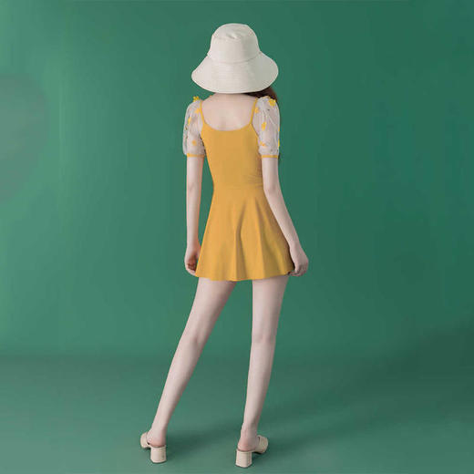 泳衣女式连体新款学生保守显瘦小清新泳装度假温泉专业泳衣女 商品图1