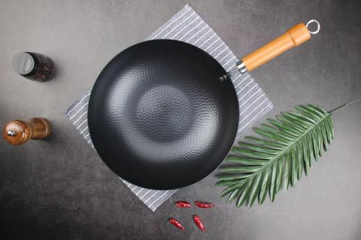 京东卖499❗️3折薅羊毛❗️【康宁Revere中华铁锅30cm带锅盖】做菜香有锅气👉各种煎炸焖煮爆炒都可以👌氮化处理不易生锈，无涂层更健康😁耐磨、耐腐蚀、耐高温；不惧铁铲、钢丝球，随心所欲 商品图11