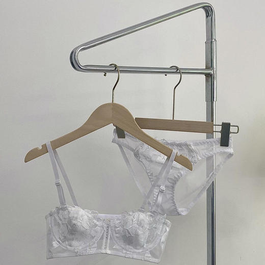 “我跟玫瑰都属于你”法式复古软钢圈聚拢少女蕾丝薄款内衣套装 商品图9