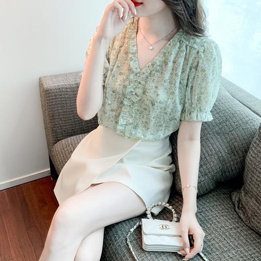 夏季新款人鱼姬碎花雪纺衫，时尚V领木耳边上衣淑女短袖KQL-9359 商品图1