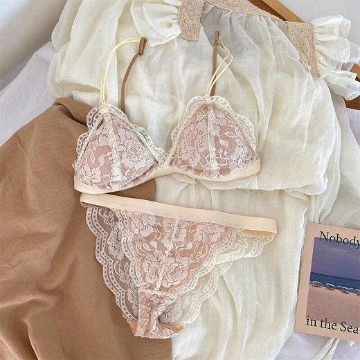 法式三角杯内衣蕾丝薄款无钢圈细带小胸无痕不空杯文胸套装女 商品图0