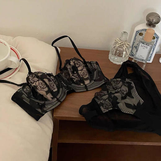 “我跟玫瑰都属于你”法式复古软钢圈聚拢少女蕾丝薄款内衣套装 商品图3