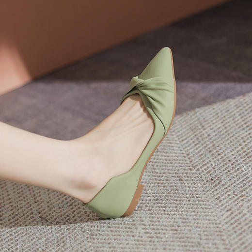 PARDORY   新款透气女鞋 蝴蝶结尖头蛋卷鞋&巴洛克风单鞋&飞织镂空拖鞋&飞织宽面拖鞋，干净，利落，优雅，只一眼，便是浓郁女人味 商品图11