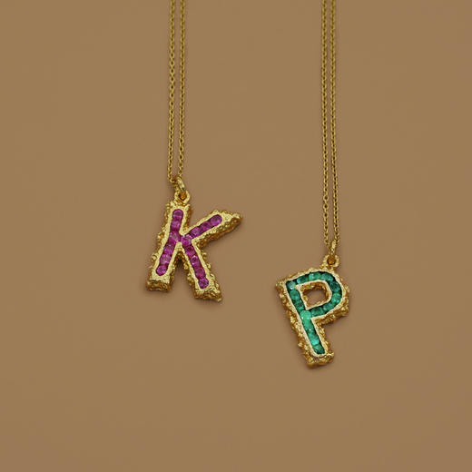订购8周到｜Pach Pearl-Alphabet Emeralds-字母 祖母绿 项链［瑞士设计师］ 商品图5