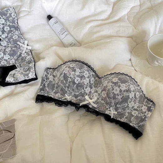 日系甜美蕾丝无肩带无钢圈小胸聚拢上托收副乳上薄下厚内衣套装女 商品图2
