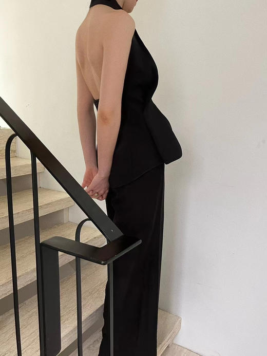 Viktoria Chan | SS22067 Chase halterneck stiff top [挂脖无袖上衣 黑 ] 商品图2