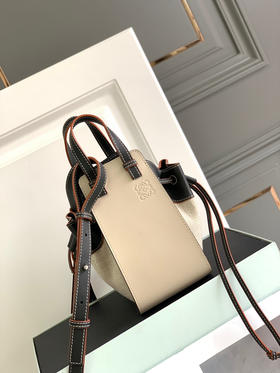 Loe*we🔥Mini 吊床- 米白拼黑色