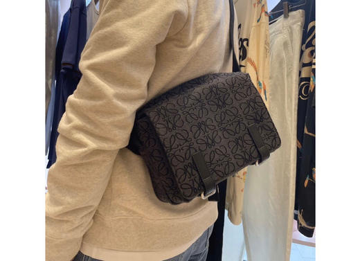 Lo*we🔥新版提花布邮差包👨 商品图1