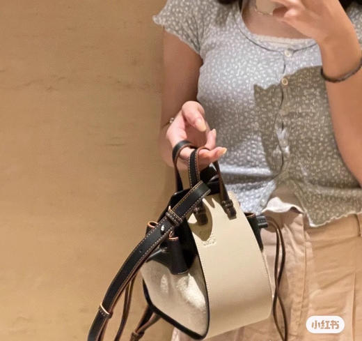 Loe*we🔥Mini 吊床- 米白拼黑色 商品图13