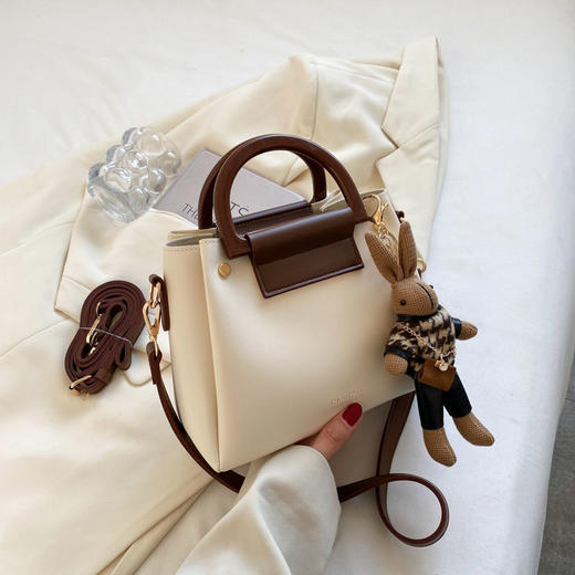 质感包包2022新款潮包包女时尚百搭斜挎包法式小众手提水桶包 商品图4