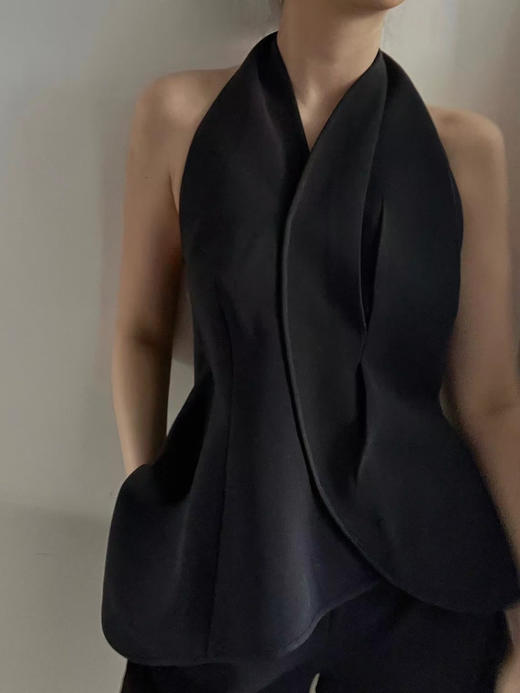 Viktoria Chan | SS22067 Chase halterneck stiff top [挂脖无袖上衣 黑 ] 商品图0