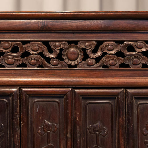 清 红木荷花纹佛龛 商品图1