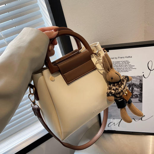 质感包包2022新款潮包包女时尚百搭斜挎包法式小众手提水桶包 商品图8